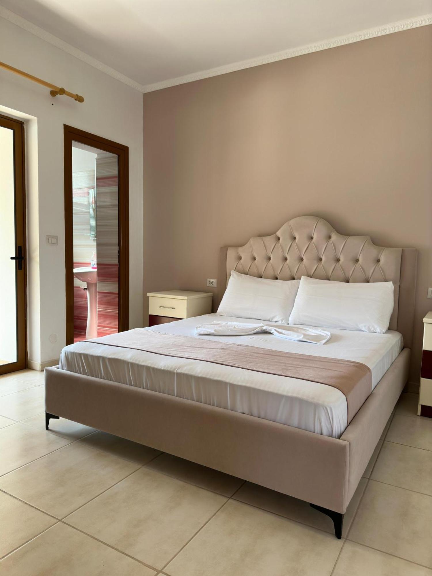 Evelina Ernild Rooms Sarande Ngoại thất bức ảnh