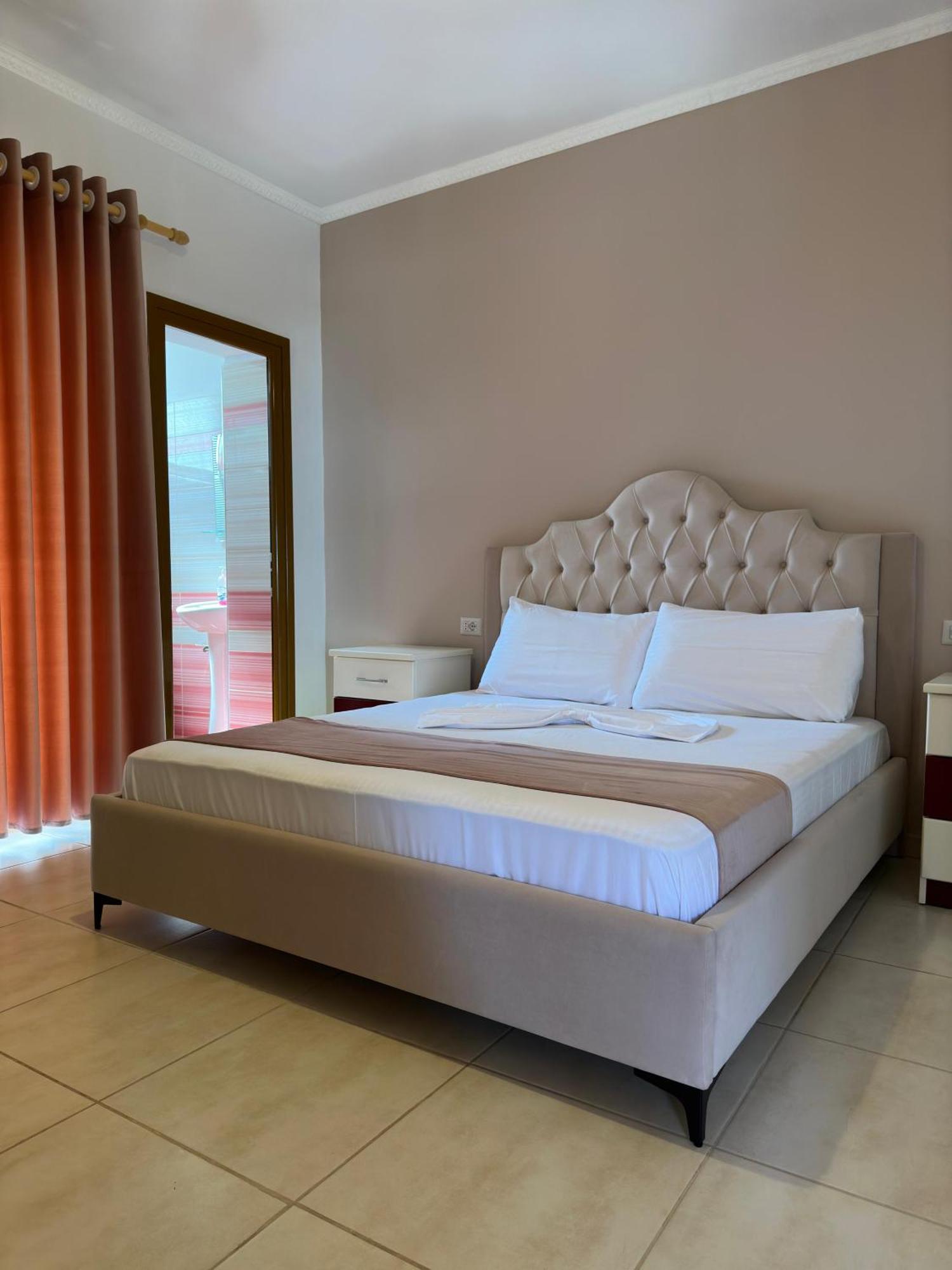 Evelina Ernild Rooms Sarande Ngoại thất bức ảnh
