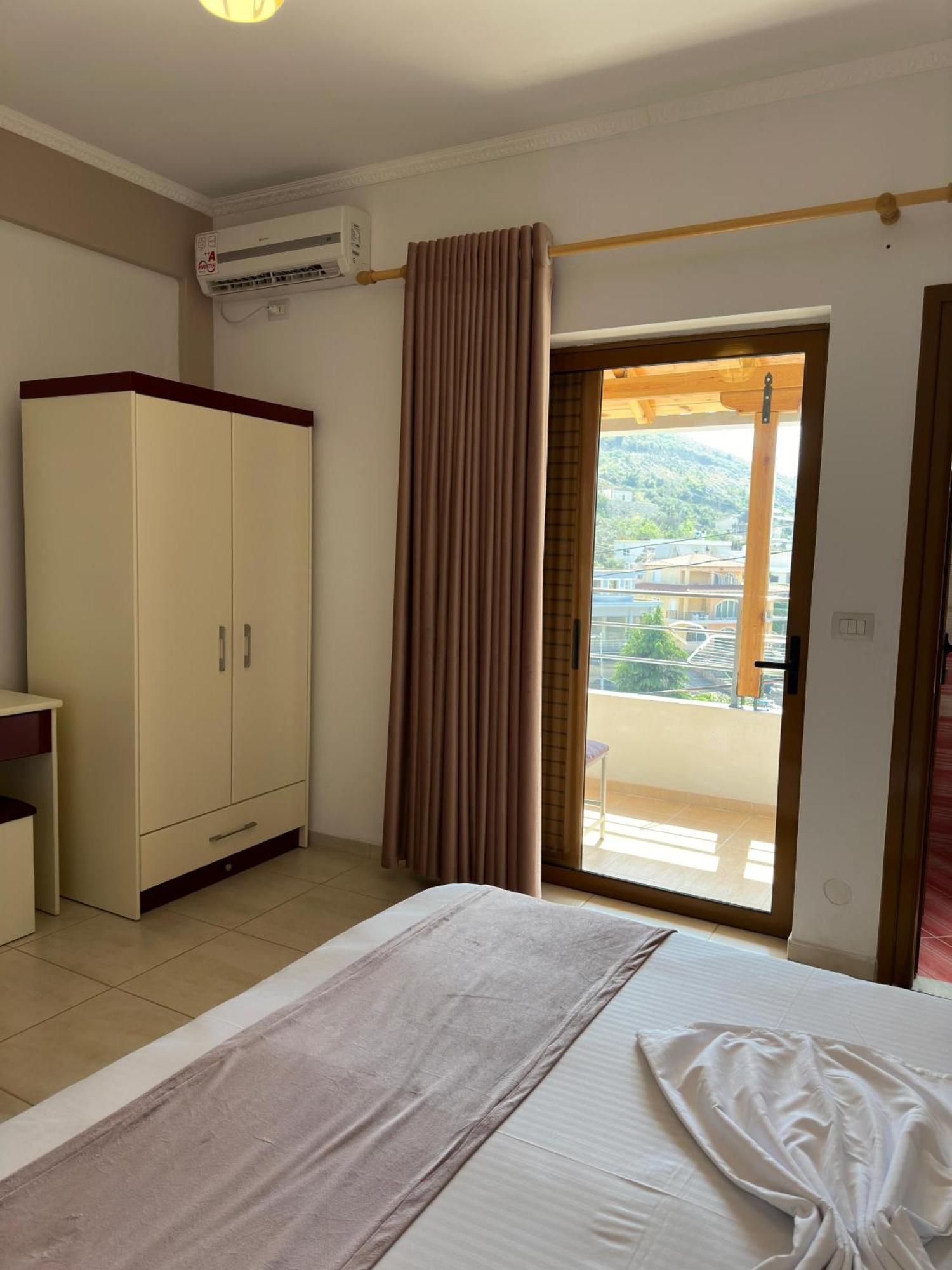 Evelina Ernild Rooms Sarande Ngoại thất bức ảnh